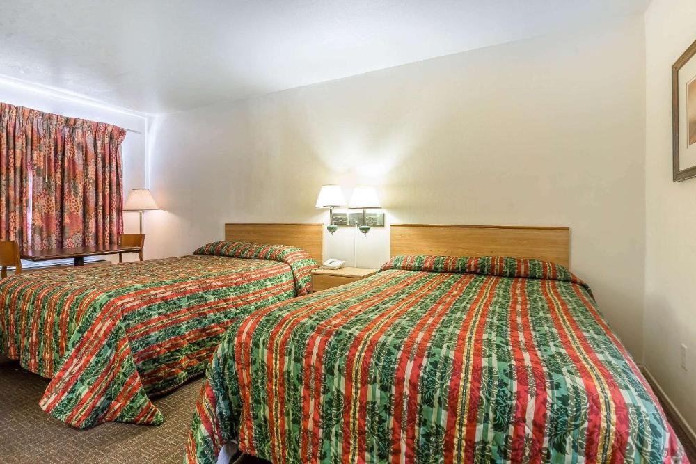 Rodeway Inn Magic Mountain Area