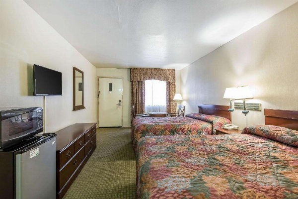 Rodeway Inn Magic Mountain Area image 15